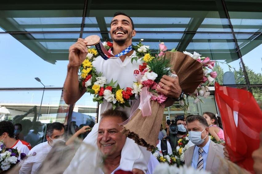 Cüneyt Çakır, Mete Gazoz, Sergen Yalçın, Ergin Ataman... İşte 2021'de Türk sporuna damga vuran en iyi 10 isim!