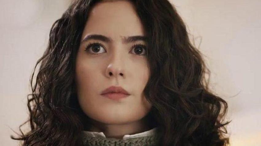 Teşkilat'ın Pınar'ı Ezgi Şenler göğüs dekolteli pozuyla Instagram'ı salladı!