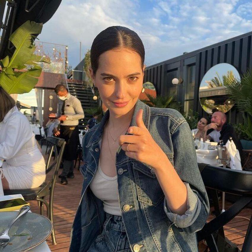 Teşkilat'ın Pınar'ı Ezgi Şenler göğüs dekolteli pozuyla Instagram'ı salladı!