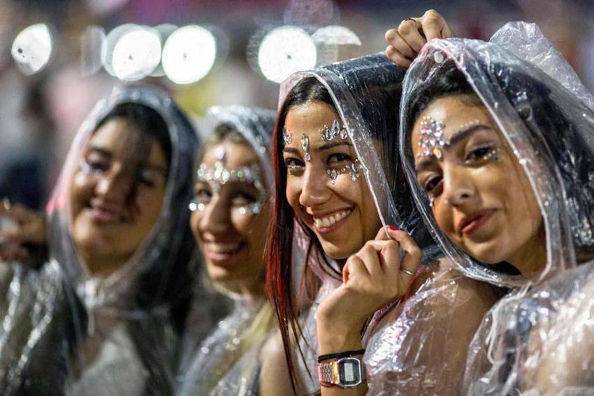 Yeni yıl dünyada büyük bir coşku ile karşılandı! Avrupa'da şaşırtan görüntüler...