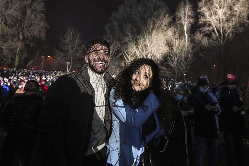 Yeni yıl dünyada büyük bir coşku ile karşılandı! Avrupa'da şaşırtan görüntüler...