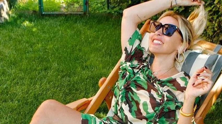 Hadise'den sevgilisi ile romantik yeni yıl pozu!
