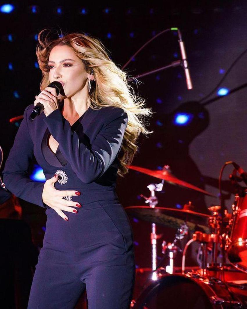 Hadise'den sevgilisi ile romantik yeni yıl pozu!