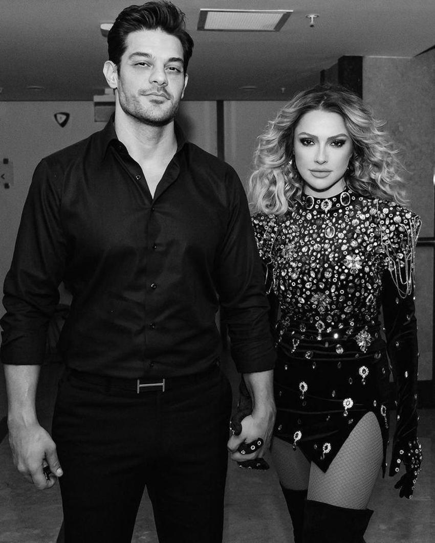 Hadise'den sevgilisi ile romantik yeni yıl pozu!