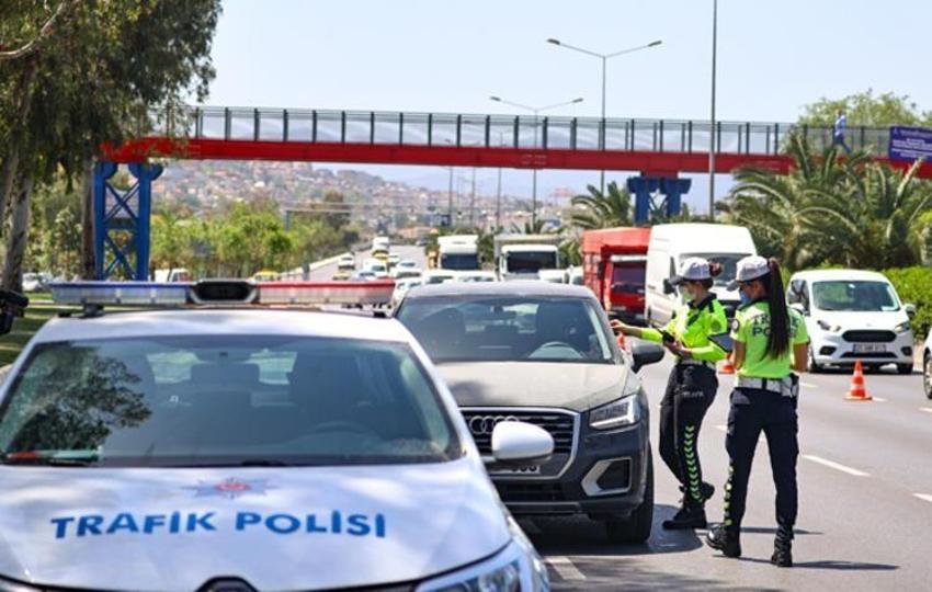 Ehliyeti ve arabası olan milyonları ilgilendiriyor! Fiyatlar yükseldi! Trafik cezaları...