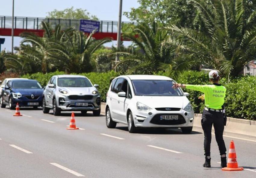 Ehliyeti ve arabası olan milyonları ilgilendiriyor! Fiyatlar yükseldi! Trafik cezaları...