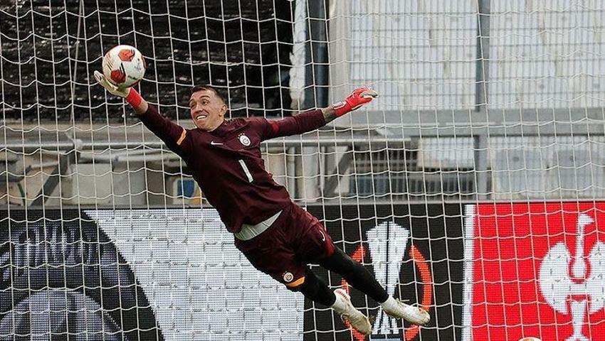 Sözleşmesinin feshedileceğini öğrendi hemen harekete geçti! Muslera transferinde Mesut Özil parmağı! İşte yeni takımı...