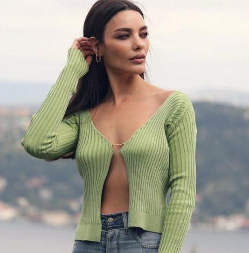 Tek düğmeli hırkayı Eda Taşpınar da giydi! 