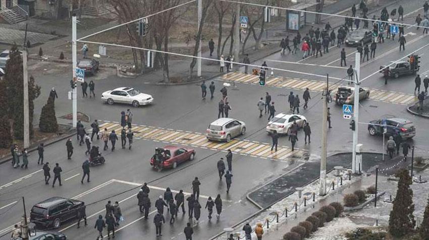Kazakistan'da zam protestosu ülkeyi karıştırdı! Uyarı yapılmadan vurun emri geldi...