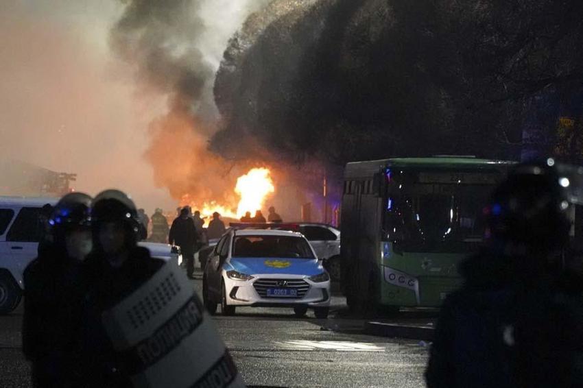 Kazakistan'da zam protestosu ülkeyi karıştırdı! Uyarı yapılmadan vurun emri geldi...
