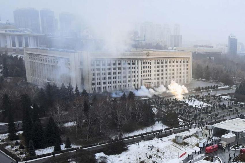 Kazakistan'da zam protestosu ülkeyi karıştırdı! Uyarı yapılmadan vurun emri geldi...