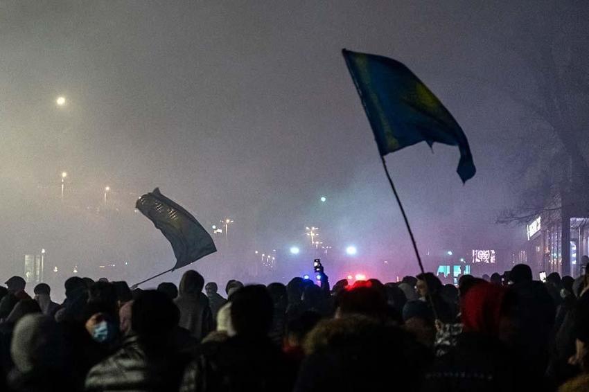 Kazakistan'da zam protestosu ülkeyi karıştırdı! Uyarı yapılmadan vurun emri geldi...