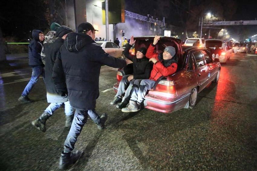 Kazakistan'da zam protestosu ülkeyi karıştırdı! Uyarı yapılmadan vurun emri geldi...