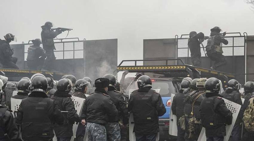 Kazakistan'da zam protestosu ülkeyi karıştırdı! Uyarı yapılmadan vurun emri geldi...