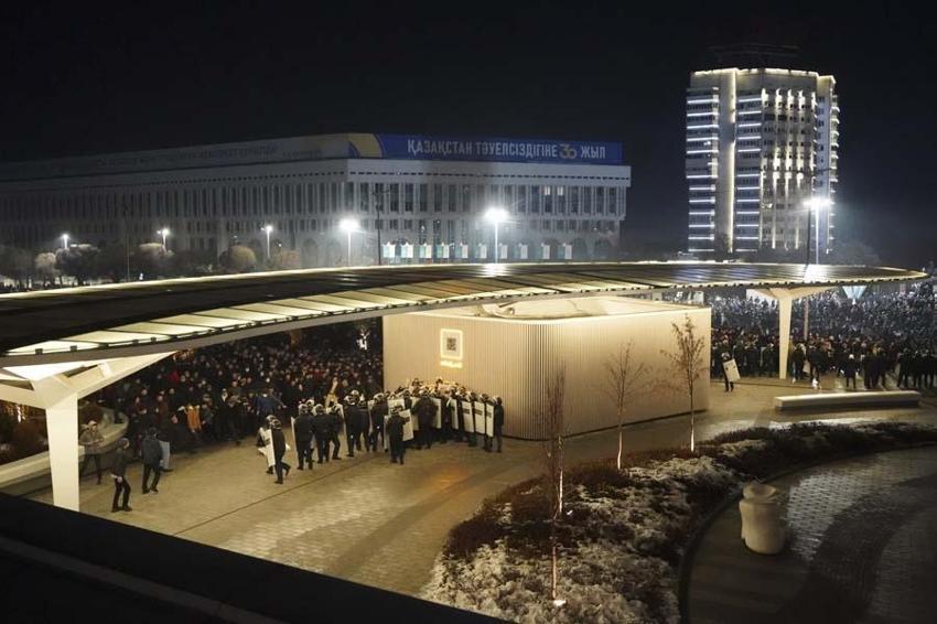 Kazakistan'da zam protestosu ülkeyi karıştırdı! Uyarı yapılmadan vurun emri geldi...