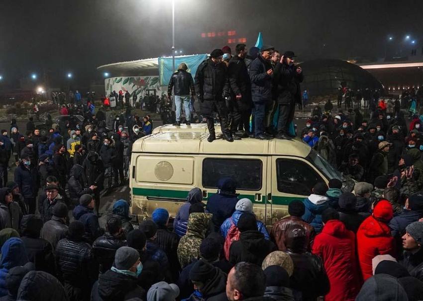 Kazakistan'da zam protestosu ülkeyi karıştırdı! Uyarı yapılmadan vurun emri geldi...