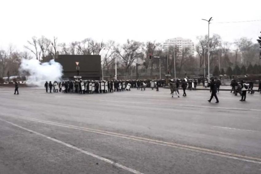 Kazakistan'da zam protestosu ülkeyi karıştırdı! Uyarı yapılmadan vurun emri geldi...