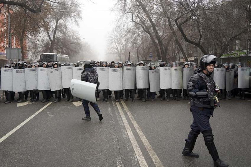 Kazakistan'da zam protestosu ülkeyi karıştırdı! Uyarı yapılmadan vurun emri geldi...