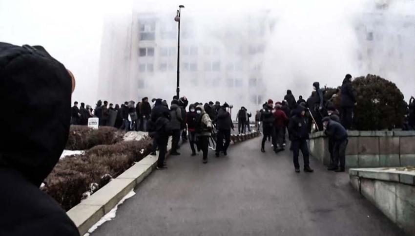 Kazakistan'da zam protestosu ülkeyi karıştırdı! Uyarı yapılmadan vurun emri geldi...