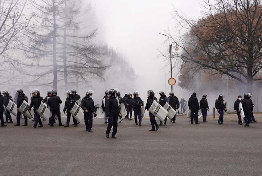 Kazakistan'da zam protestosu ülkeyi karıştırdı! Uyarı yapılmadan vurun emri geldi...