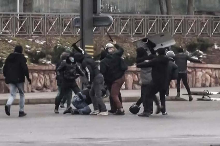 Kazakistan'da zam protestosu ülkeyi karıştırdı! Uyarı yapılmadan vurun emri geldi...