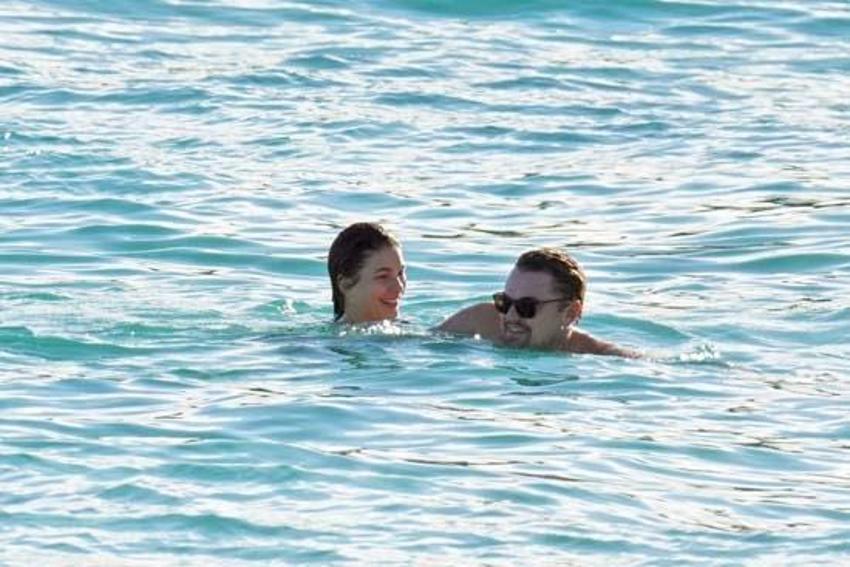Leonardo DiCaprio genç sevgilisiyle denizde aşka geldi! 