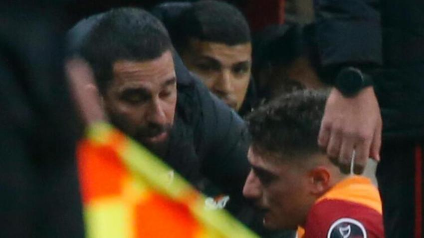 Galatasaray-Giresunspor maçında ortalık karıştı! Resmen tepetaklak oldular, bir darbe daha! Hepsini ıslıkladılar, Fatih Terim deliye döndü! Burak Elmas, Arda Turan...