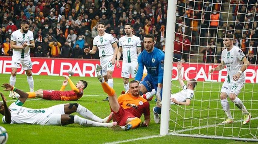 Giresunspor'un yıldızı alkış topladı taraftarlar Fatih Terim'e patladı! 'Muslera'yı yerinden eder diye mi...?'