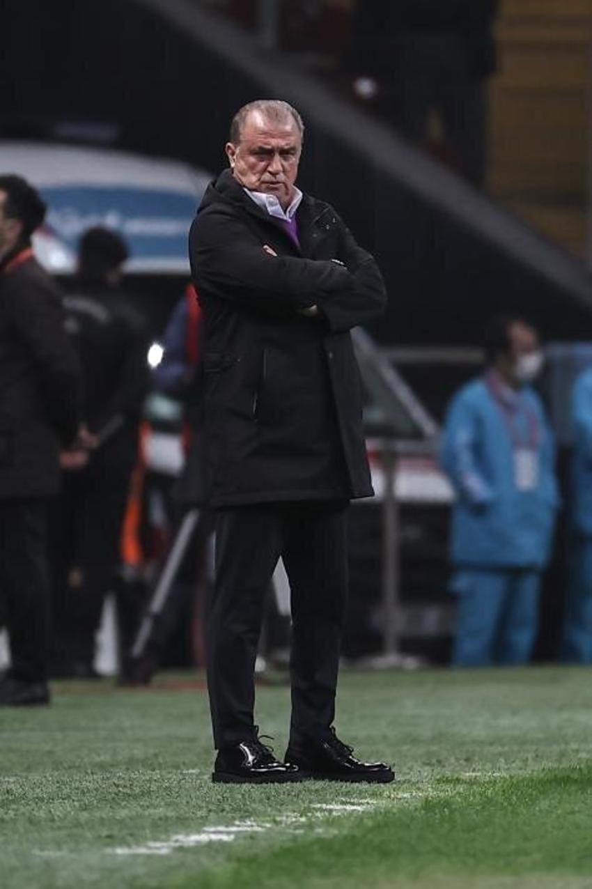 Burak Elmas ve Fatih Terim'e yaylım ateşi! 'Bu mu futbol aklınız, transfer politikanız paraları sokağa atıyorsunuz'