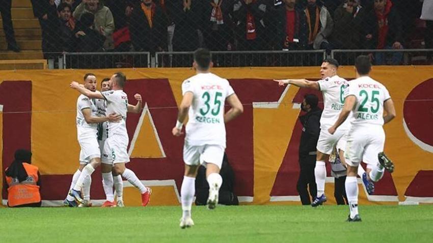 Burak Elmas ve Fatih Terim'e yaylım ateşi! 'Bu mu futbol aklınız, transfer politikanız paraları sokağa atıyorsunuz'