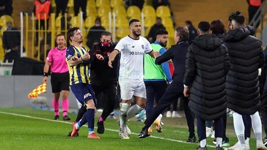 Ali Koç'tan inanılmaz hareket! Tribünler istifaya davet etti başkanın hamlesi gecikmedi bir anda döndü ve...