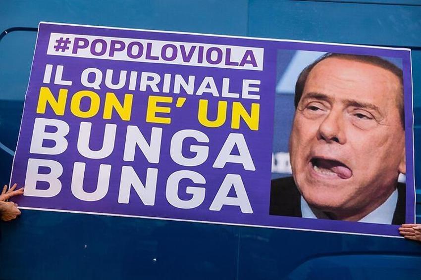 İtalya'da cumhurbaşkanı adayı Silvio Berlusconi 53 yaş küçük sevgilisiyle gündem oldu! 