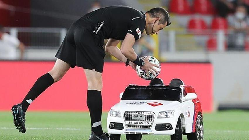 SON DAKİKA! Beşiktaş'ın yeni teknik direktörü belli oldu! 'Ahmet Nur Çebi'ye hayırlı olsun...'