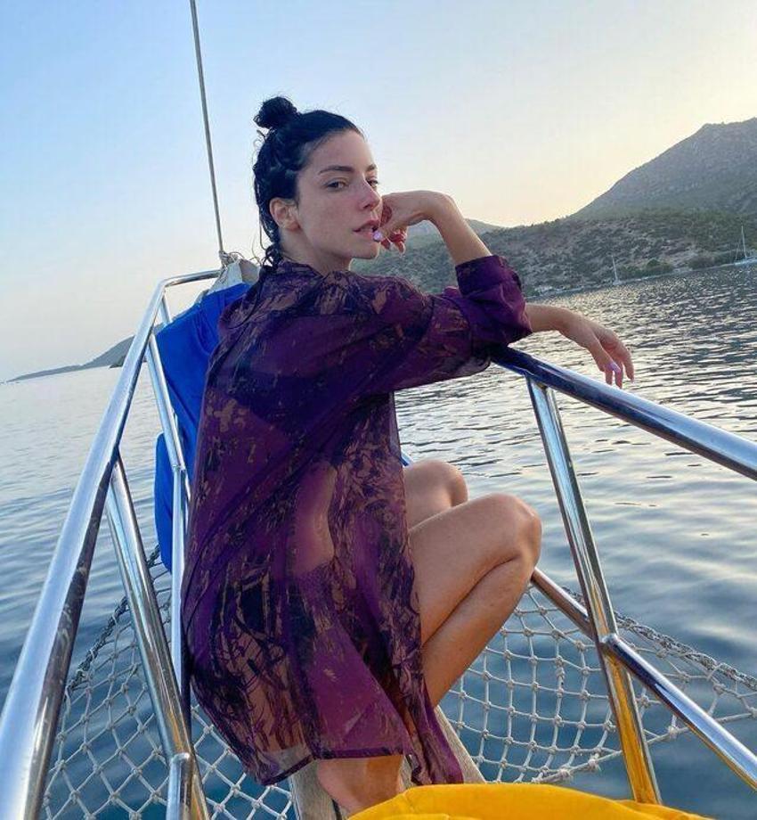 Merve Boluğur'dan tekne paylaşımı! Makyajsız hali dikkat çekti