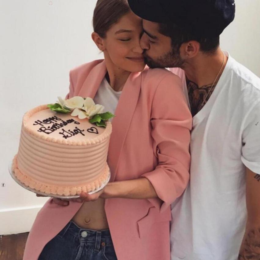 Zayn Malik üye olduğu sitedeki görüntüleri internete sızdı! Etine dolgun sevgili arıyor...