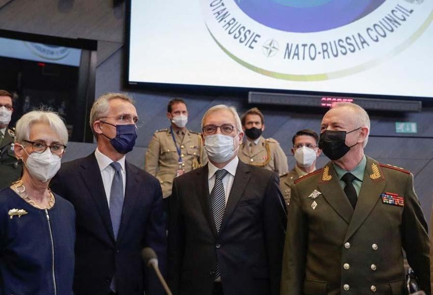 Kritik NATO - Rusya görüşmesi başladı! NATO karargahında gergin anlar...