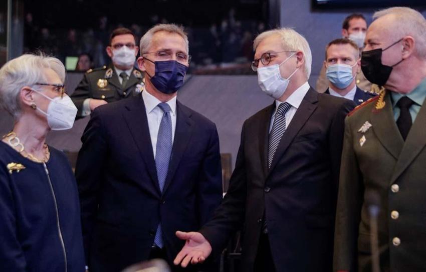 Kritik NATO - Rusya görüşmesi başladı! NATO karargahında gergin anlar...
