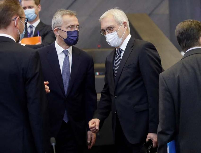 Kritik NATO - Rusya görüşmesi başladı! NATO karargahında gergin anlar...
