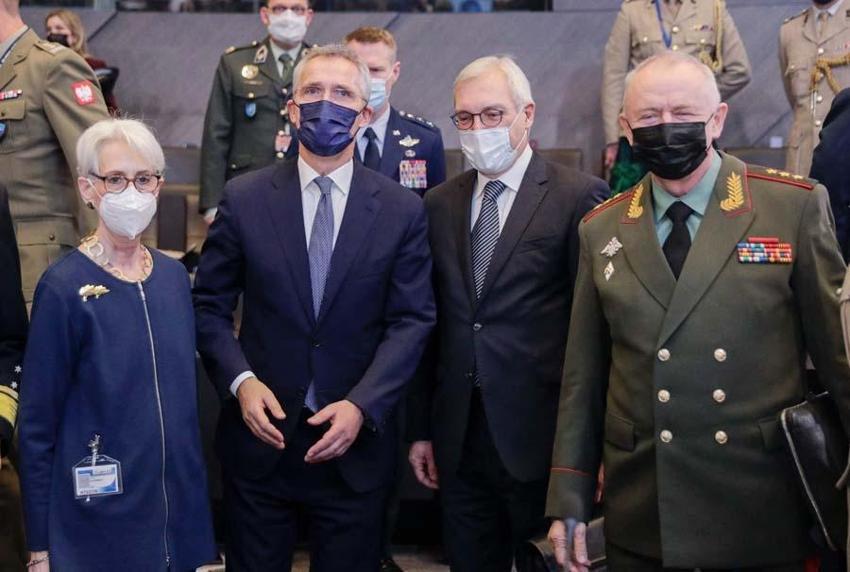 Kritik NATO - Rusya görüşmesi başladı! NATO karargahında gergin anlar...