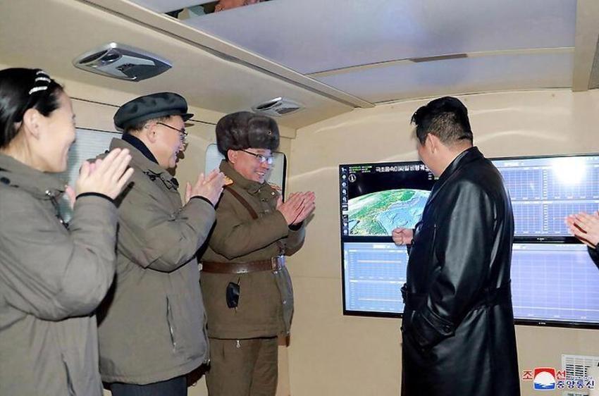 Kuzey Kore'de bomba gelişme! Dünya şokta, fotoğraftaki detay gerçeği ortaya çıkardı