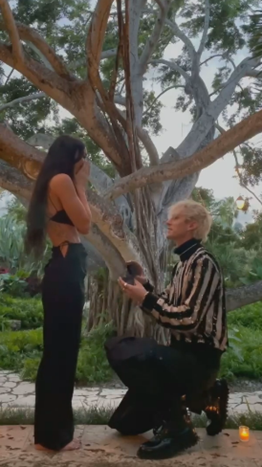 Machine Gun Kelly'den Megan Fox'a romantik evlilik teklifi!