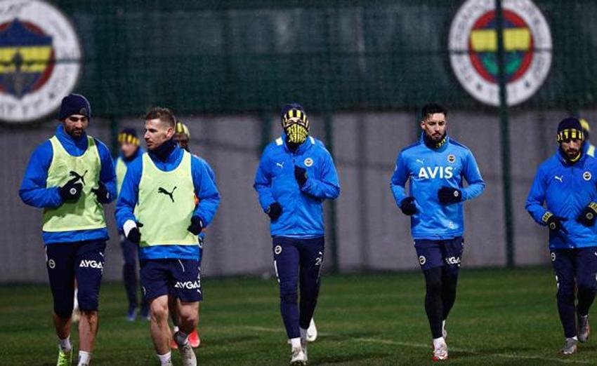Fenerbahçe'de İsmail Kartal göreve başlar başlamaz flaş çağrı: Onu defterden silmeli! Mert Hakan Yandaş, Mesut Özil, İrfan Can Kahveci, Enner Valencia...
