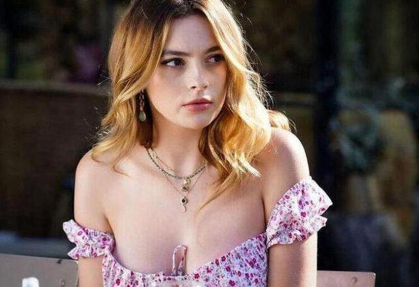 Melis Sezen'den 'Maske Kimsin Sen?' için iddialı seçim! "Sana kırmızı çok yakışıyor"