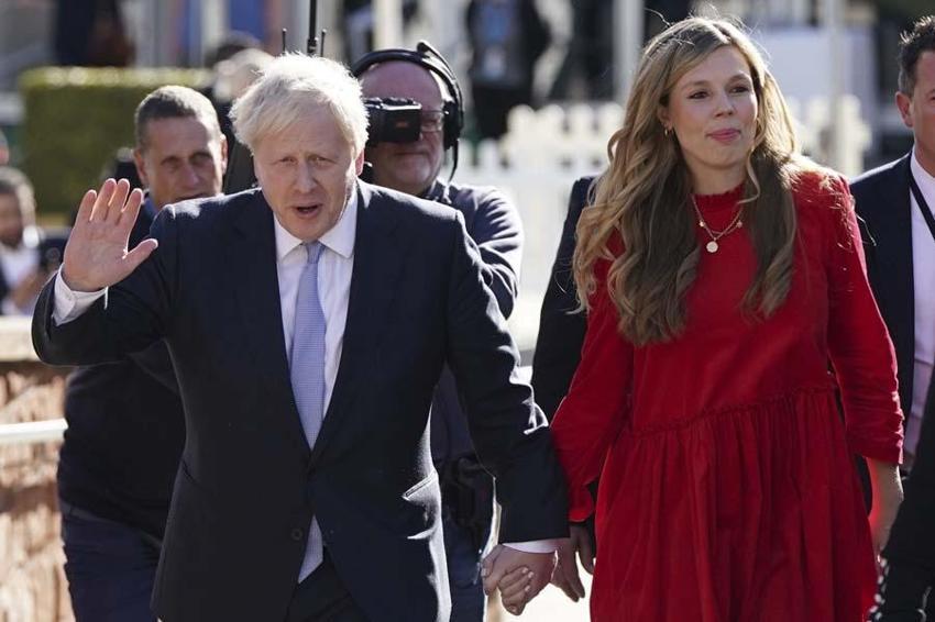 Skandallar İngiltere'yi sarsıyor! Kraliçe Elizabeth tek başına yas tutarken Başbakanlık'ta rezalet...