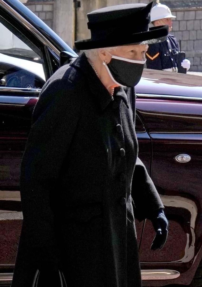 Skandallar İngiltere'yi sarsıyor! Kraliçe Elizabeth tek başına yas tutarken Başbakanlık'ta rezalet...