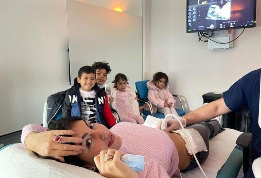 Cristiano Ronaldo ile Georgina Rodriguez özel jetle akşam yemeğine gitti!