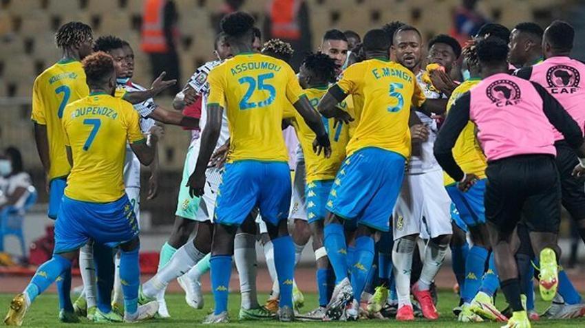 Süper Lig'in iki yıldızı Afrika Kupası'nı allak bullak etti! Yumruk yumruğa kavga