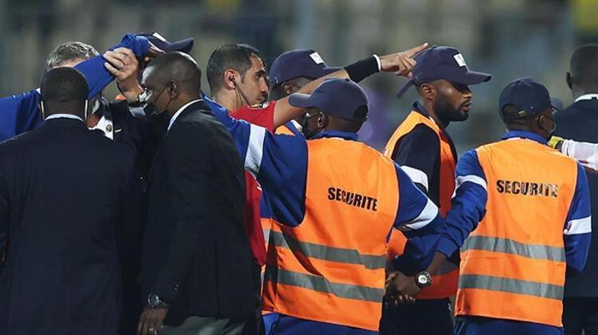 Süper Lig'in iki yıldızı Afrika Kupası'nı allak bullak etti! Yumruk yumruğa kavga