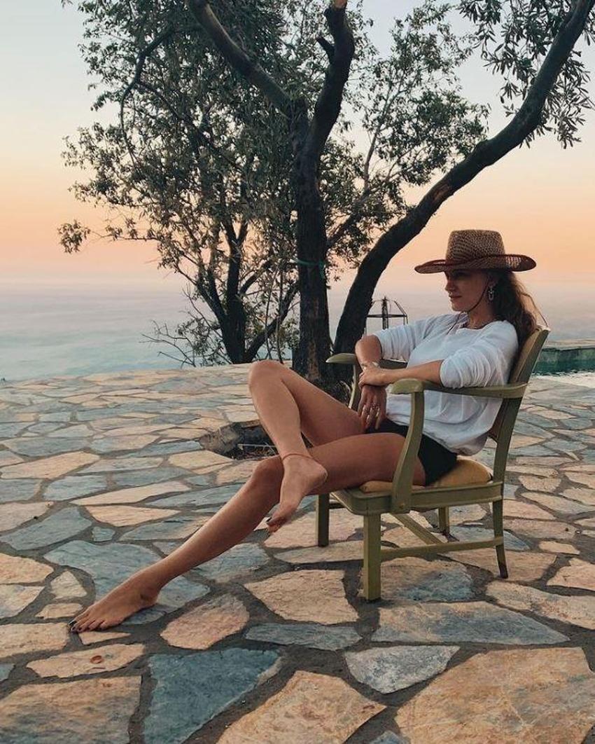 Serenay Sarıkaya'nın ayak bileğindeki kırmızı ipin sırrı ortaya çıktı!