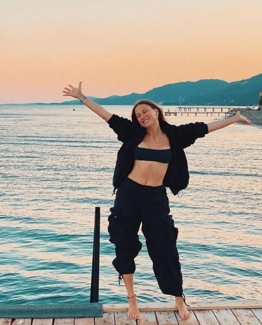 Serenay Sarıkaya'nın ayak bileğindeki kırmızı ipin sırrı ortaya çıktı!